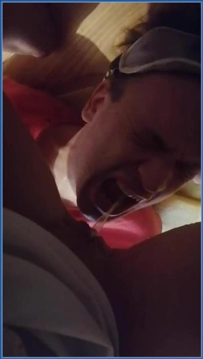 שליטה טוטאלית: מירושלים של זהב לגן עדן של קקי עם גברת ירדנה