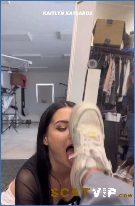 Nuria und Greek Goddess hinter den Kulissen in heißer Action – SiteRip jetzt herunterladen oder streamen – ScatVip poster