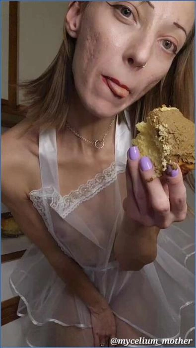 Scat-Cake mit Mycelium Mother in heißer Unterwäsche – FullHD 1080p jetzt streamen oder downloaden!