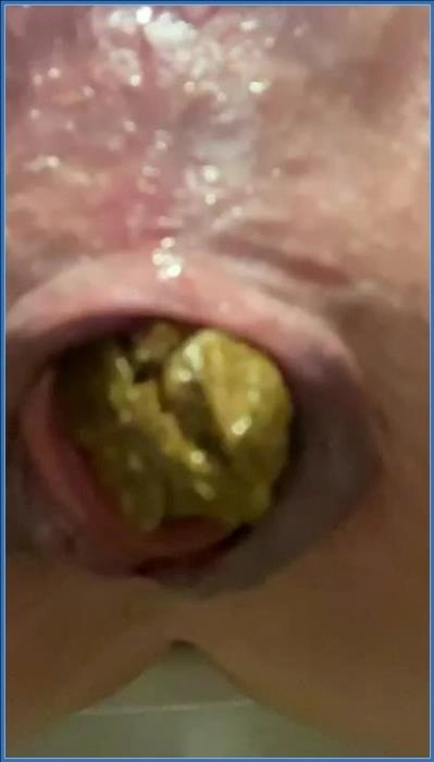 Princess Scat: Kaviar Madness and Pissing from the UK (2022) - SiteRip | 32s | 1.62 MB