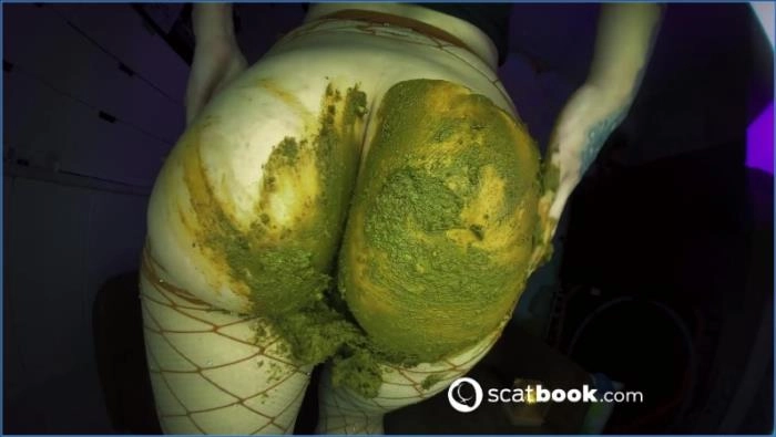 Sweet Betty Parlour zeigt Scat Ogre Smelly Workout - Femdom Edition in FullHD 1080p