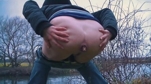 Cold Autumn Day Outdoor Shit HD 720p ( 2026) 34.0 MB – ScatVip poster