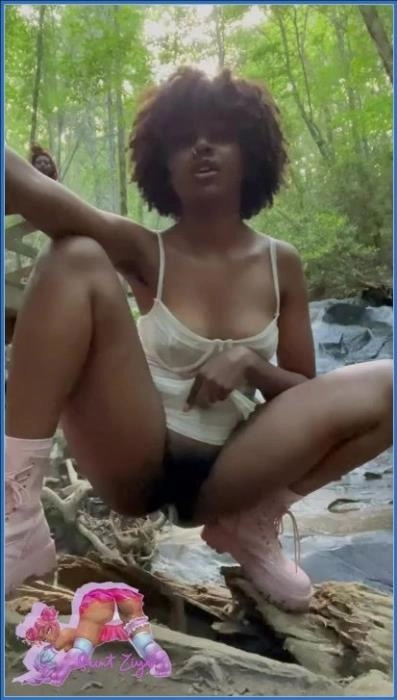 Pissing at a waterfall  [SiteRip] Scatbook