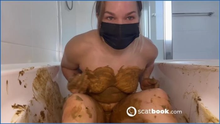 Covering myself in soft shit and piss  [HD 720p] Scatbook