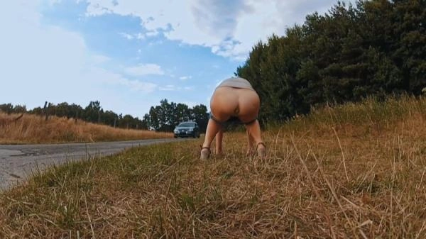 OMG Caught Outside While Pooping HD 720p ( 2026) 8.61 MB – ScatVip poster