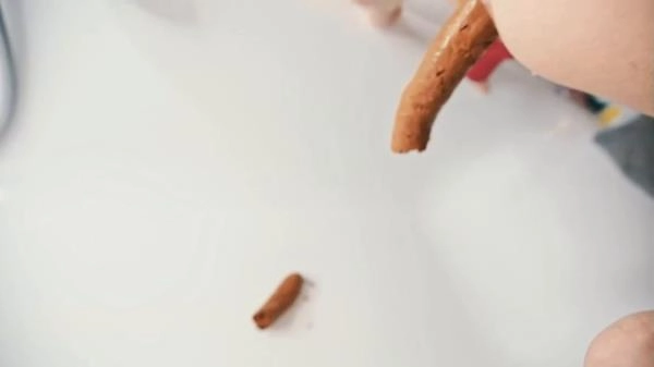 Piss'n Poo In Bathtube HD 720p ( 2026) 6.82 MB – ScatVip poster