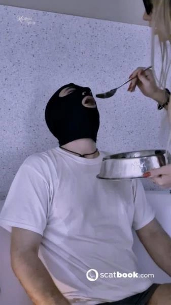 PRIMERA VEZ CON MI RETRETE HUMANO FIRST TIME WITH MY HUMAN TOILE SD (Miss Infinity /  2026) 151 MB – ScatVip poster