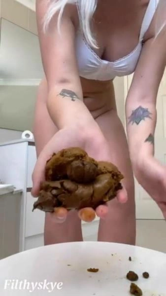 Download Shitting Girl 71 SD ( 2026) 14.4 MB ScatVip.com