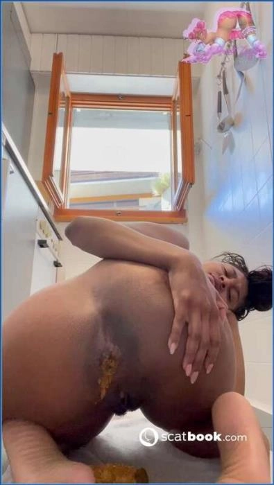 I hadnt shitted in 2 days got it all over my foot  [HD 720p] Scatbook – ScatVip poster