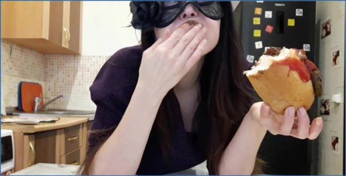 Scatlina isst Hot Dog mit Scheiße | Solo, Großer Haufen FullHD