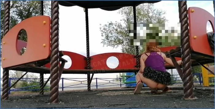 ModelNatalya94s ultimatives Schlammbad: Lezdom-Koprophagie in FullHD – ScatVip poster