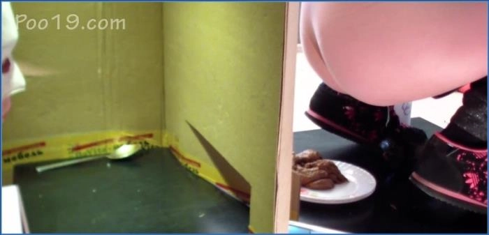 Download MilanaSmelly in extremer Erniedrigung: Toilettensklave isst Kot in einer Box ScatVip.com