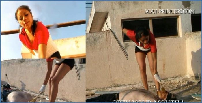 Escena extrema con la diosa mexicana de la mierda Gabi: sumisión, asfixia y placer sucio en HD - related scat video at ScatVip