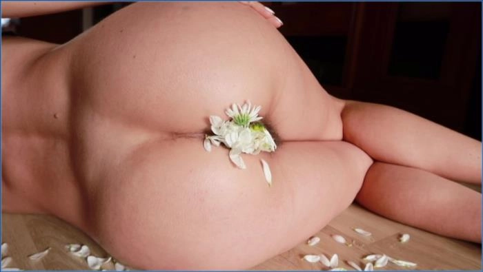 Sabrina Dacos in Poopsie Daisy| Fetischspielzeuge und Urin-Szenen - related scat video at ScatVip