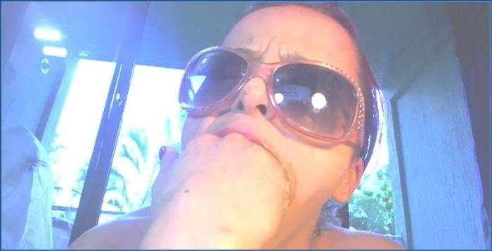 Download Verwen jezelf met ScatDoll's nieuwste: extreme HD shit en piss feest dat je niet wilt missen! ScatVip.com