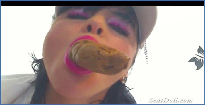 ScatDoll's Gespielt: Nach dem Tennis- Piss, Kaviar und pure Hingabe - related scat video at ScatVip