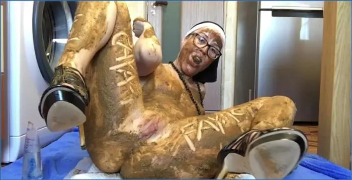 Ella Gilbert e Scat HD: Wild Farting thaj Shit - scat porn video at ScatVip.com