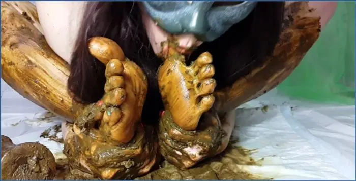 Feet Receive Shit Portion Anna Coprofield Solo Poop Fetish - scat porn video at ScatVip.com