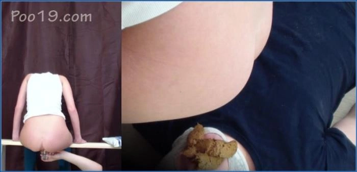 MilanaSmelly isst Menstruation und Scheiße| Dominanz HD - scat porn video at ScatVip.com