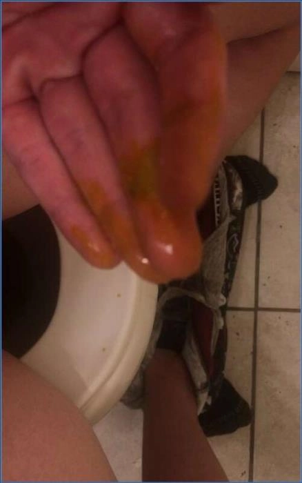Farting: Missellie dominates in heavy roleplay featuring extreme peeing scat and solo shit - scat porn video at ScatVip.com