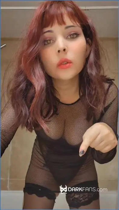 Domina Marbella en Escenas de Esclavitud en el Baño y Scat- Streaming o Descarga - scat porn video at ScatVip.com