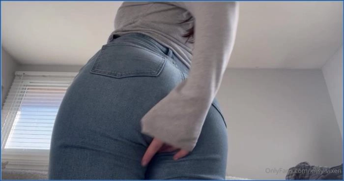 Download Kitsy Vixen's Queen of Scat: HD Femdom Farting and Shit show ScatVip.com