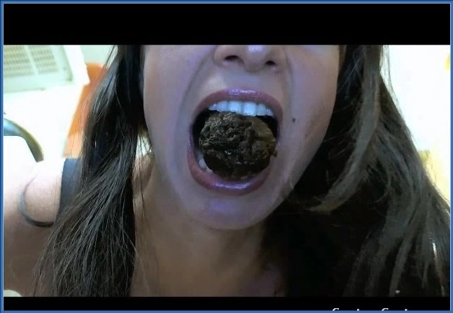 Santara in Fetish Scènes: Pissen en Scat Film - scat porn video at ScatVip.com