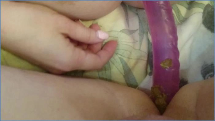 Braune Frau beim Scat im FullHD: Hardcore Kacken und Pissen für echte Liebhaber - scat porn video at ScatVip.com