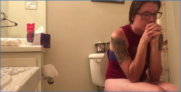 Missellie Scat Tasting in Wild Solo Poop Play FullHD - scat porn video at ScatVip.com