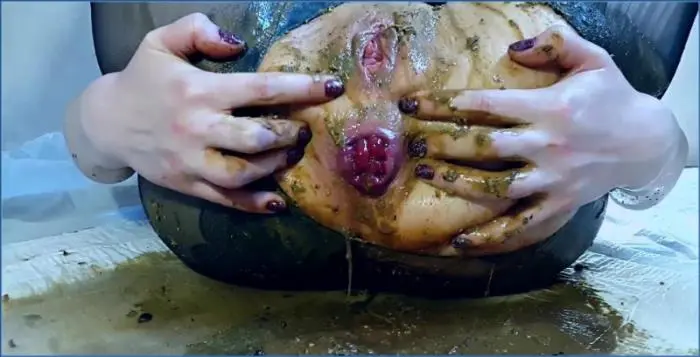 Anna Coprofield in schwarzen Strumpfhosen mit Durchfall: Fetisch-Szene mit Kacke-Essen FullHD - related scat video at ScatVip