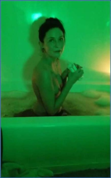 LilbuttLex Bath Poop Fun Valentine's Day HD - scat porn video at ScatVip.com