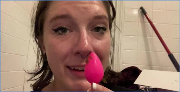 Missellie dominiert beim Scat: FullHD Scheißspiel mit Piss und verbaler Erniedrigung! - scat porn video at ScatVip.com