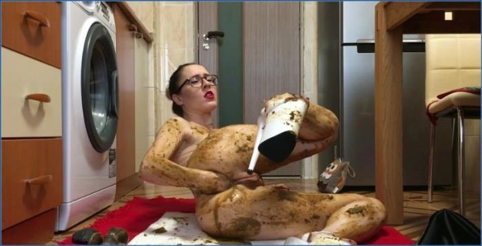 Ella Gilbert + Scat + Po mange kaj pirende - related scat video at ScatVip