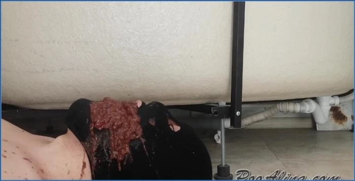 Explosive Durchfall im Gesicht und Mund von Alinas Toilettensklaven | PooAlina verbale Erniedrigung und Dominanz – ScatVip poster