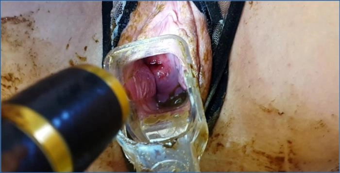 Spekulum-Play während der Periode: Anna Coprofields intimste und härteste Scat-Session in FullHD – ScatVip poster