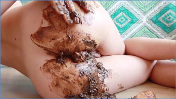 Sabrina Dacos in Bangers and Mash | Pissen und Kotspiele in FullHD – ScatVip poster