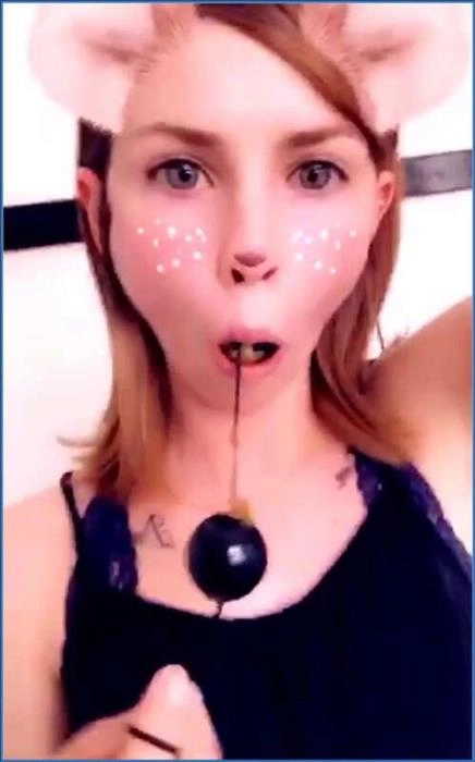 LilbuttLex Ass Play with Anal Beads and Kaviar on ScatVip