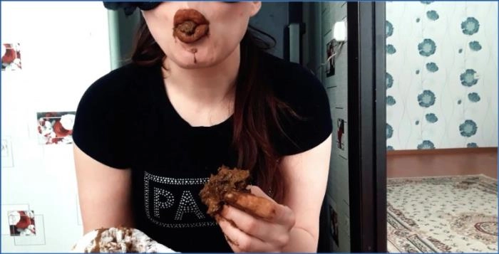 Scatlina Scheiße essen aus weißer Strumpfhose | Fisting, Solo – ScatVip poster