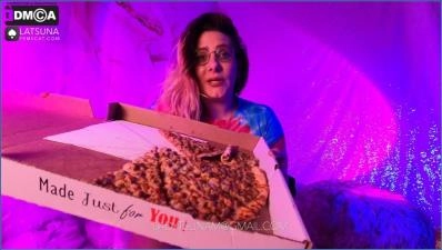 Lady Tsunam's FullHD 1080p Mega-Kaviar-video: Der ultimative Skat-Tsunami - related scat video at ScatVip