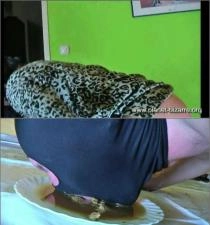 Lady Melissa, Lady Crocodile und Lady Sandra in Madame Jeannette Bizarre und ihr Scat-Sklave- Femdom, BDSM, - scat porn video at ScatVip.com