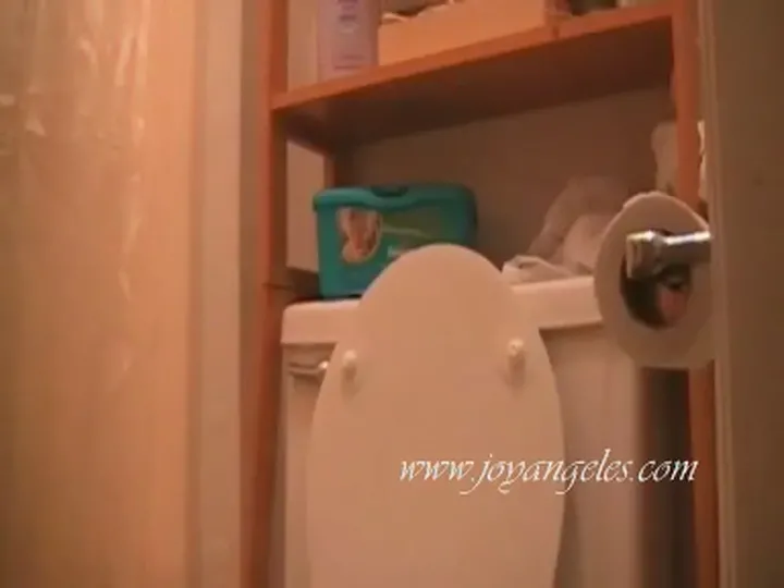 Amateur Pooping Clip from the 2008 Vault - Watch Gritty Homemade - scat porn video at ScatVip.com