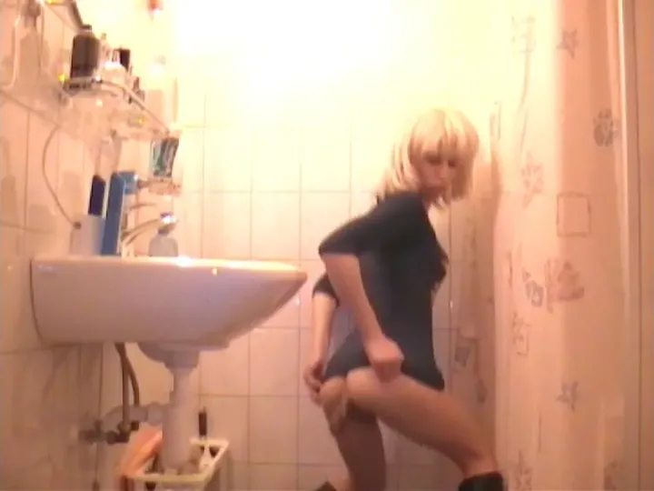 Nicole Dives Into a Bare Solo Poop Set, Smearing Her Fresh Brown Load - scat porn video at ScatVip.com
