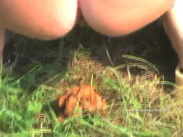 Solo Scat Girl Shows Off Her Messy Dump in Up Close Detail - scat SD - scat porn video at ScatVip.com