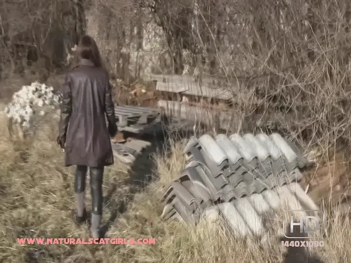 Solo Scat Mess: A Natural Girl's Grubby Defecation Run - scat porn video at ScatVip.com