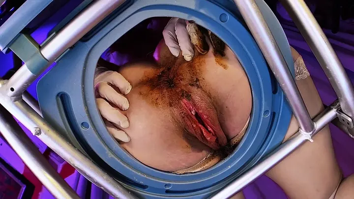 Betty Smiles While Dropping a Messy Load of Kaviar - Solo Scat Release - scat porn video at ScatVip.com