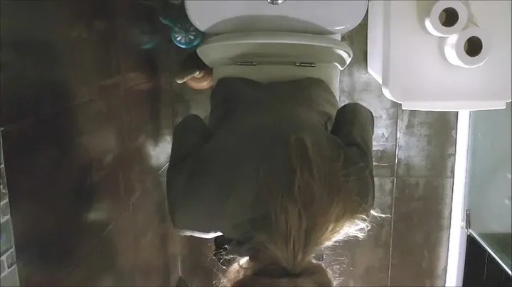 Slim Model Unwittingly Drops a Messy Load on the Toilet - Pooping - scat porn video at ScatVip.com