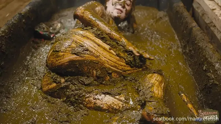 Lyndra Lynn Takes the Mess Outdoors in an Earthy Manure Shower - popular scat video at ScatVip