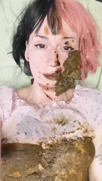 Sweet Betty Shows Her Dirty Side with a Quick and Grubby Solo Scat - scat porn video at ScatVip.com
